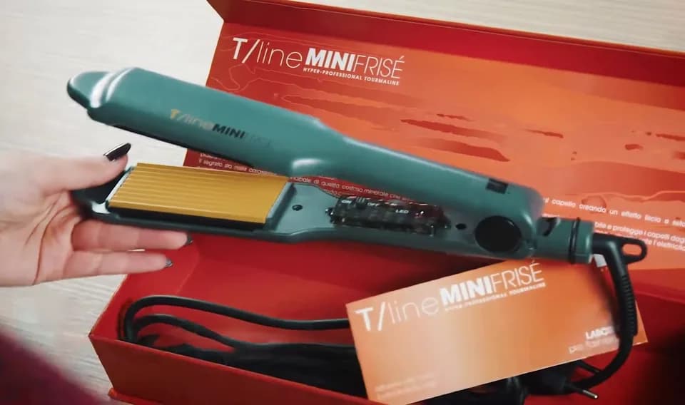 Ceramic Hair Straightener with Temp Control — image 1